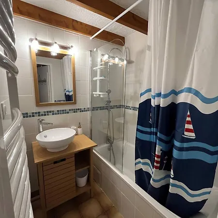 Apartment Vaux-sur-mer, 3 Pieces, 6 Personnes - Fr-1-738-30